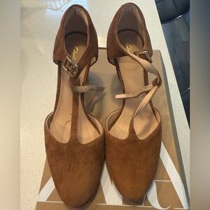 Clarks Women's Tan T-Strap Heels